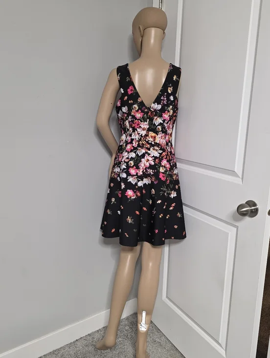Jessica Simpson Black Floral V-Neck A-Line Flirty Pink & White Blooms Size 4 - Picture 7 of 16